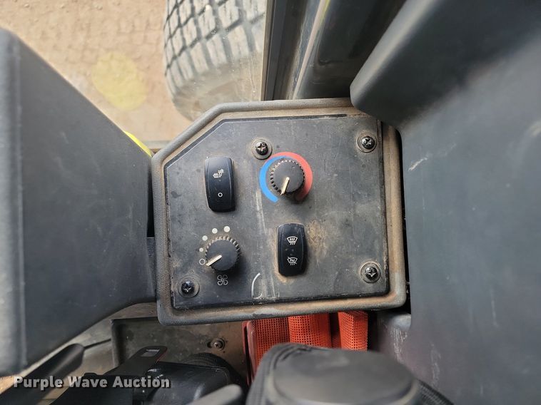 image for item NZ9810 2013 John Deere 772GP motor grader