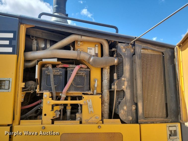 image for item NZ9810 2013 John Deere 772GP motor grader