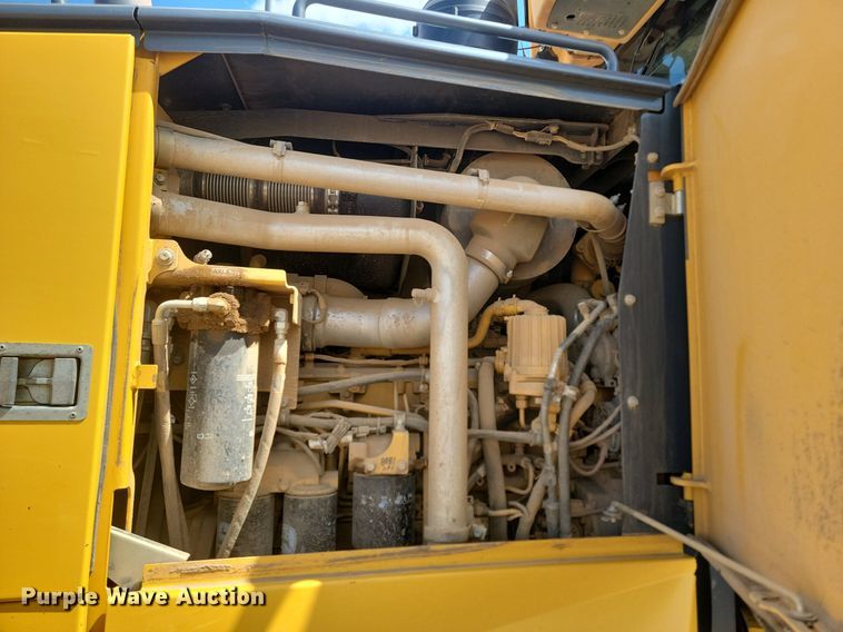 image for item NZ9810 2013 John Deere 772GP motor grader