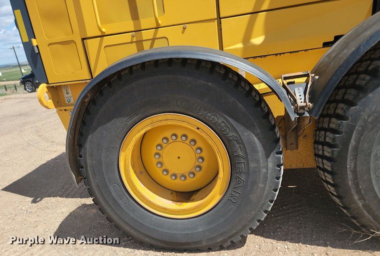 image for item NZ9810 2013 John Deere 772GP motor grader