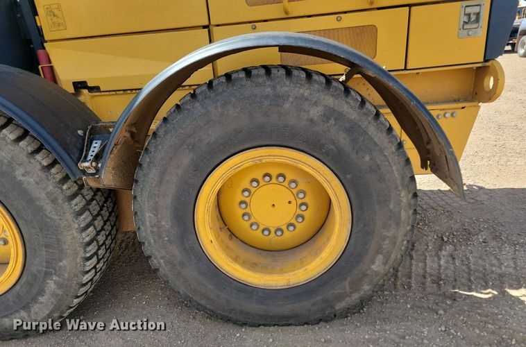 image for item NZ9810 2013 John Deere 772GP motor grader