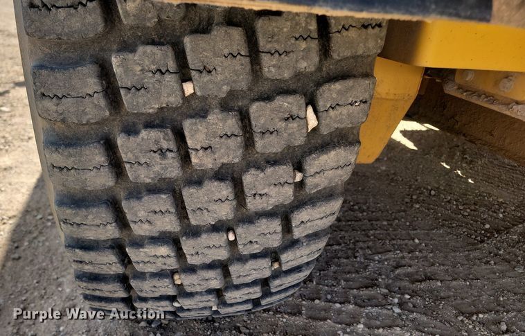 image for item NZ9810 2013 John Deere 772GP motor grader