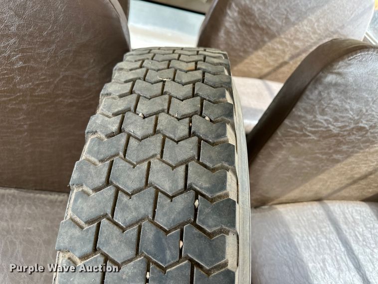 image for item OA9642 1996 Blue Bird school bus