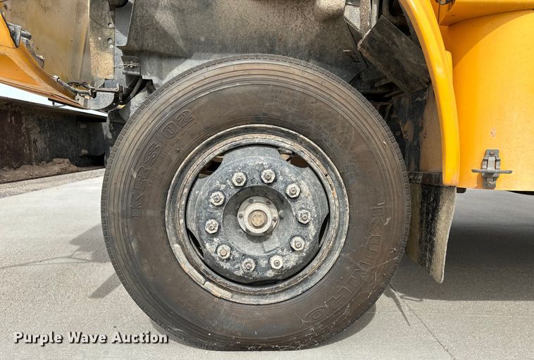 image for item OA9642 1996 Blue Bird school bus