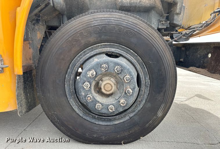 image for item OA9642 1996 Blue Bird school bus