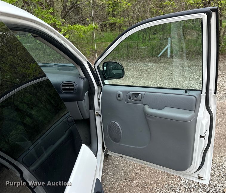 image for item OE9143 2005 Dodge Grand Caravan van