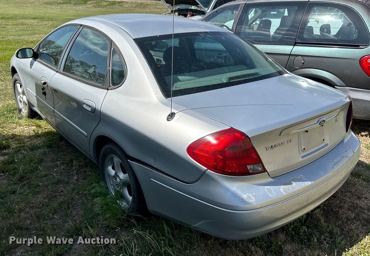 image for item OI9032 2002 Ford Taurus SE 