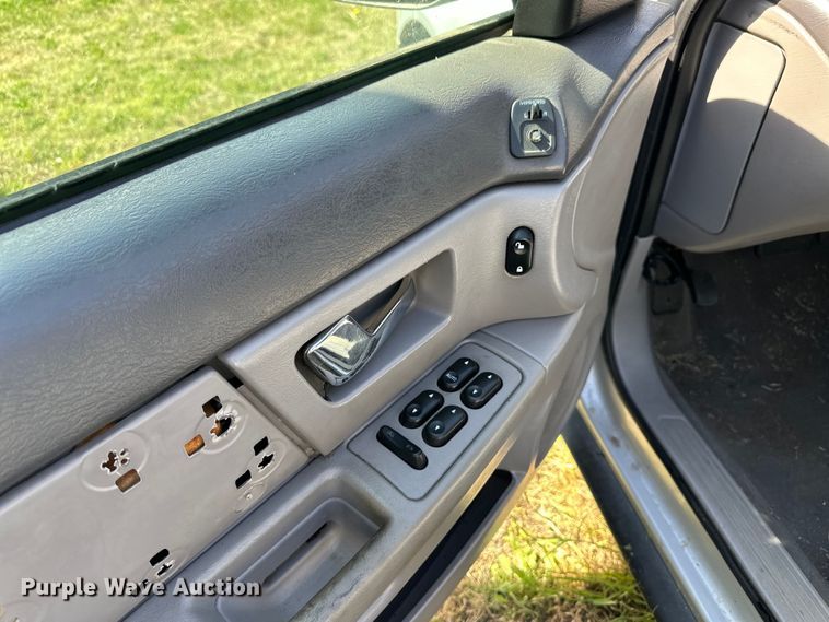 image for item OI9032 2002 Ford Taurus SE 