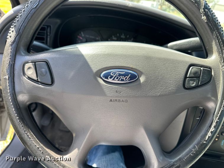 image for item OI9032 2002 Ford Taurus SE 