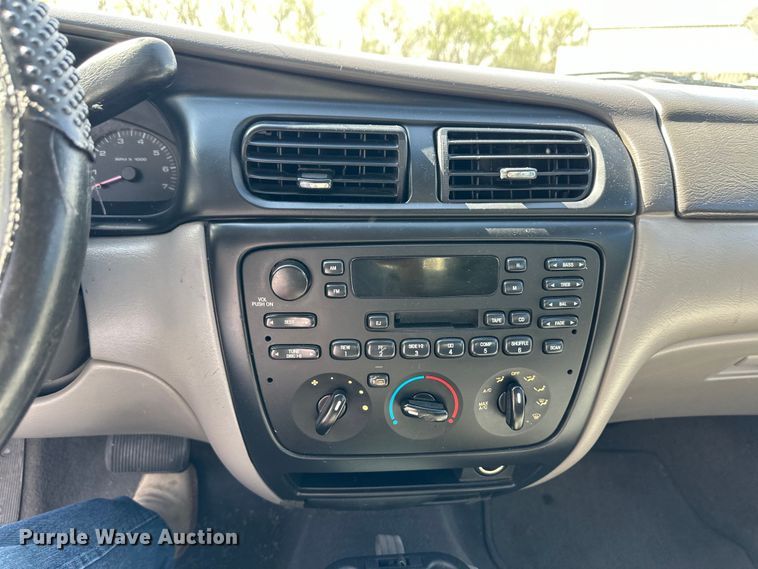 image for item OI9032 2002 Ford Taurus SE 