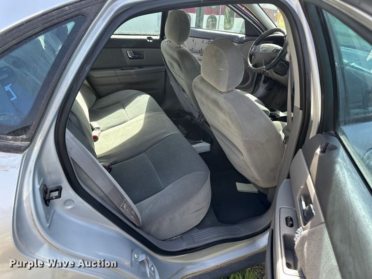 image for item OI9032 2002 Ford Taurus SE 