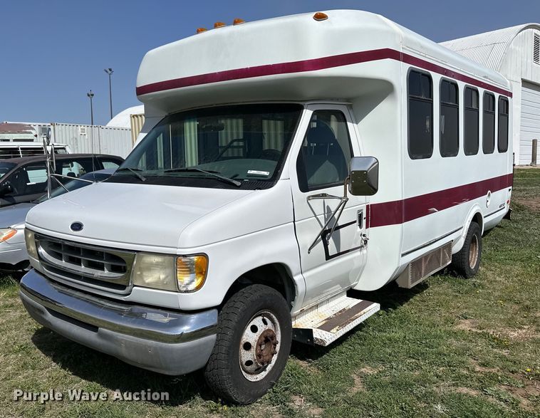 image for item OI9033 1999 Eldorado Ford Econoline E450 shuttle bus