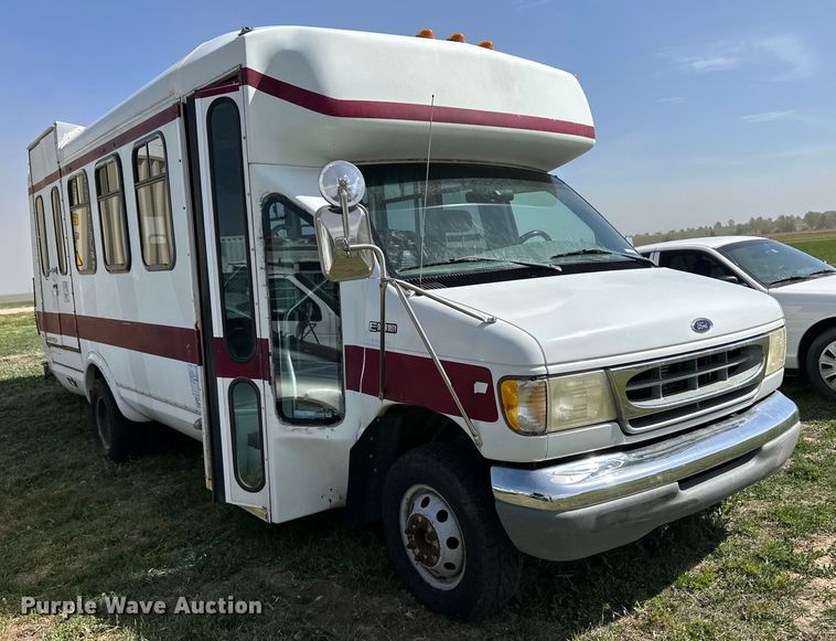 image for item OI9033 1999 Eldorado Ford Econoline E450 shuttle bus