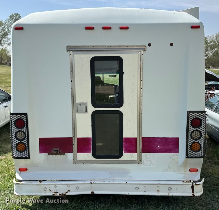 image for item OI9033 1999 Eldorado Ford Econoline E450 shuttle bus