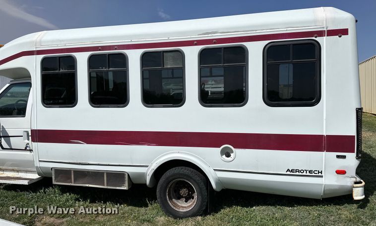 image for item OI9033 1999 Eldorado Ford Econoline E450 shuttle bus