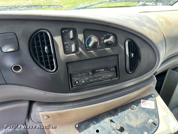 image for item OI9033 1999 Eldorado Ford Econoline E450 shuttle bus