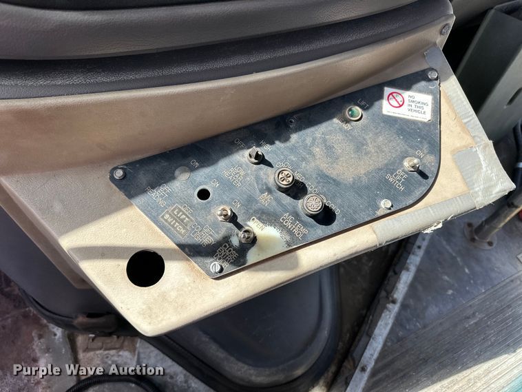 image for item OI9033 1999 Eldorado Ford Econoline E450 shuttle bus