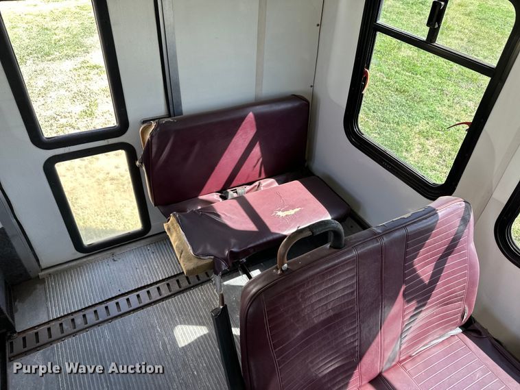 image for item OI9033 1999 Eldorado Ford Econoline E450 shuttle bus