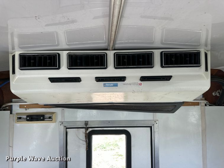 image for item OI9033 1999 Eldorado Ford Econoline E450 shuttle bus