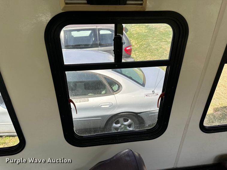 image for item OI9033 1999 Eldorado Ford Econoline E450 shuttle bus