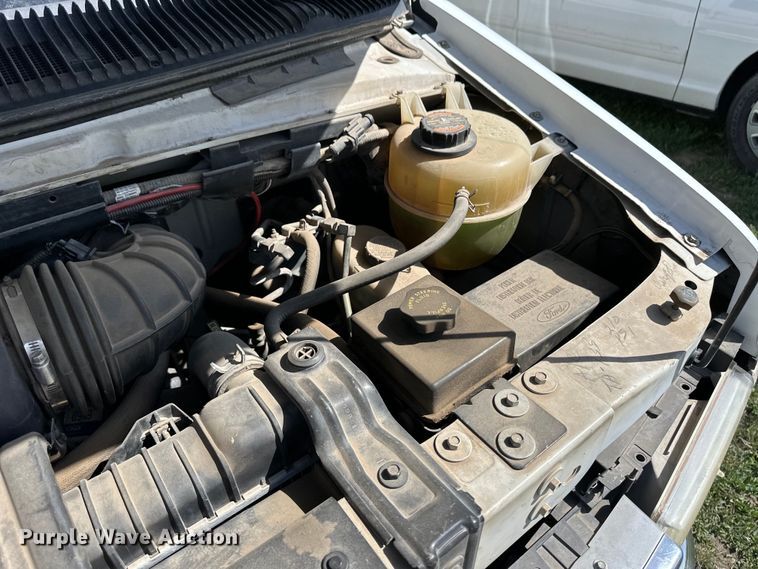 image for item OI9033 1999 Eldorado Ford Econoline E450 shuttle bus