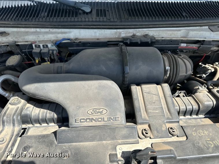 image for item OI9033 1999 Eldorado Ford Econoline E450 shuttle bus