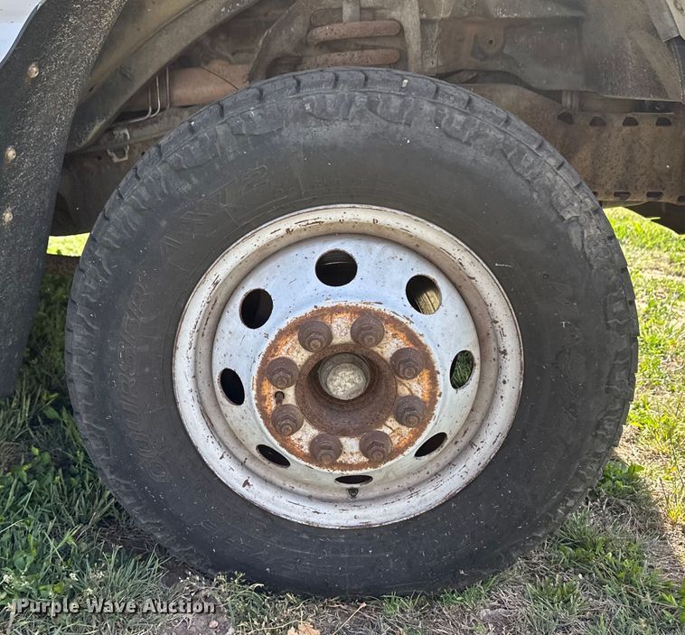 image for item OI9033 1999 Eldorado Ford Econoline E450 shuttle bus