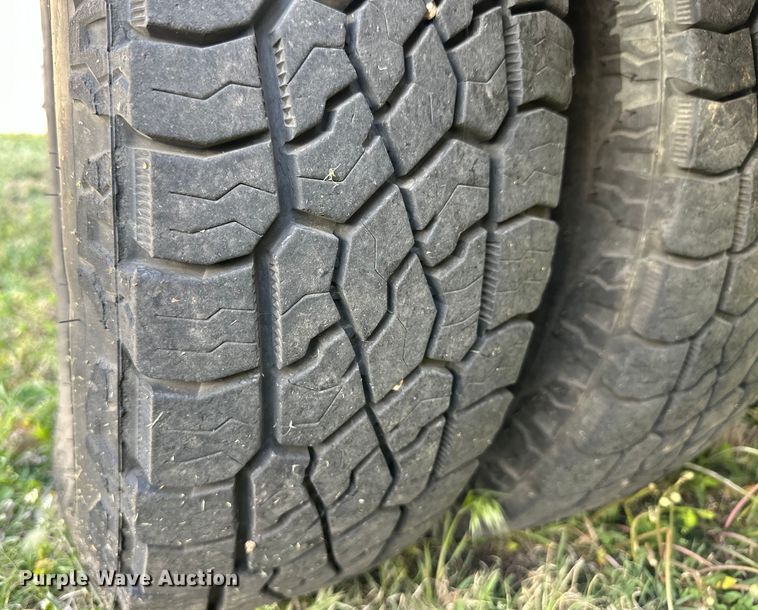 image for item OI9033 1999 Eldorado Ford Econoline E450 shuttle bus