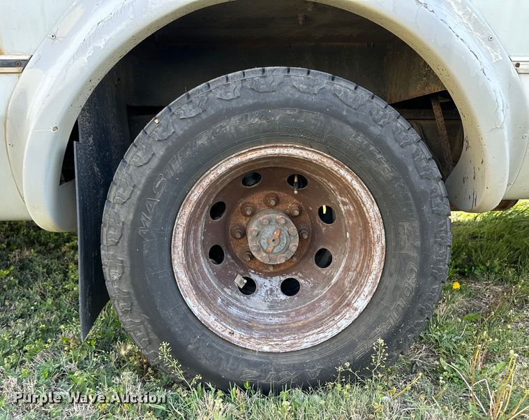 image for item OI9033 1999 Eldorado Ford Econoline E450 shuttle bus