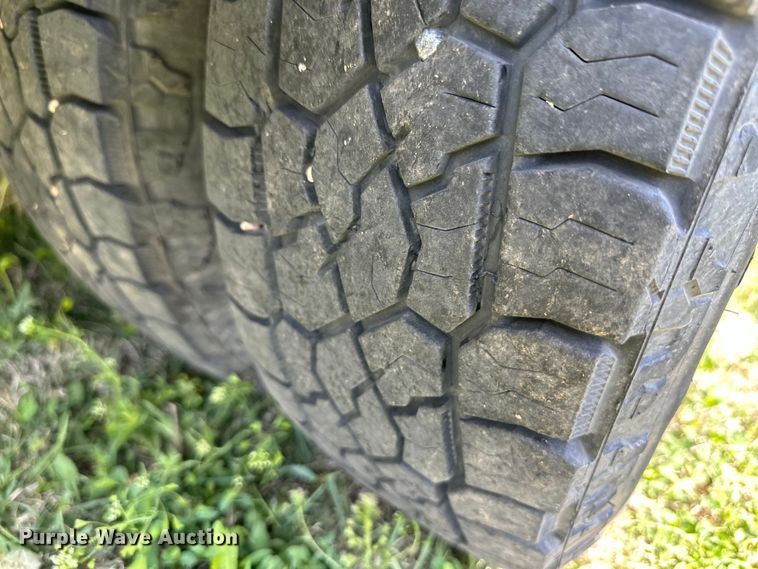 image for item OI9033 1999 Eldorado Ford Econoline E450 shuttle bus