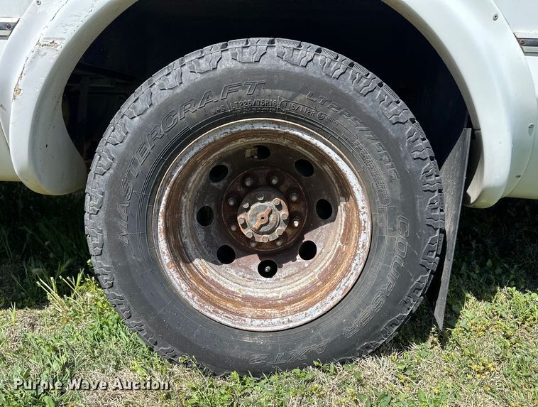 image for item OI9033 1999 Eldorado Ford Econoline E450 shuttle bus