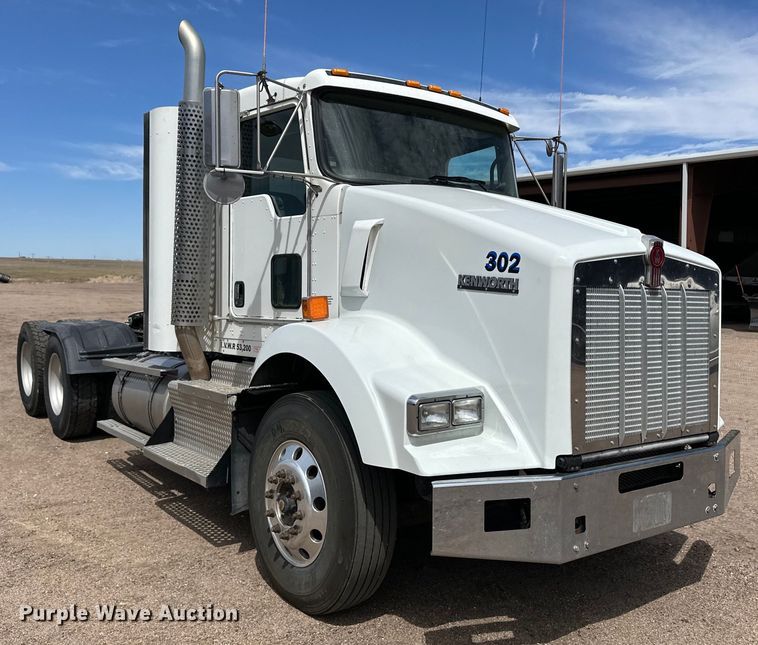 image for item OI9080 2013 Kenworth T800 semi truck