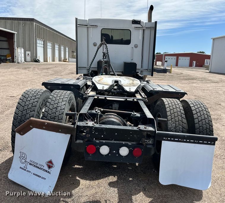 image for item OI9080 2013 Kenworth T800 semi truck