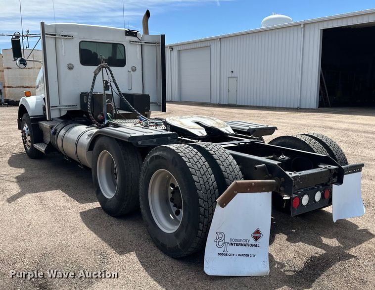 image for item OI9080 2013 Kenworth T800 semi truck