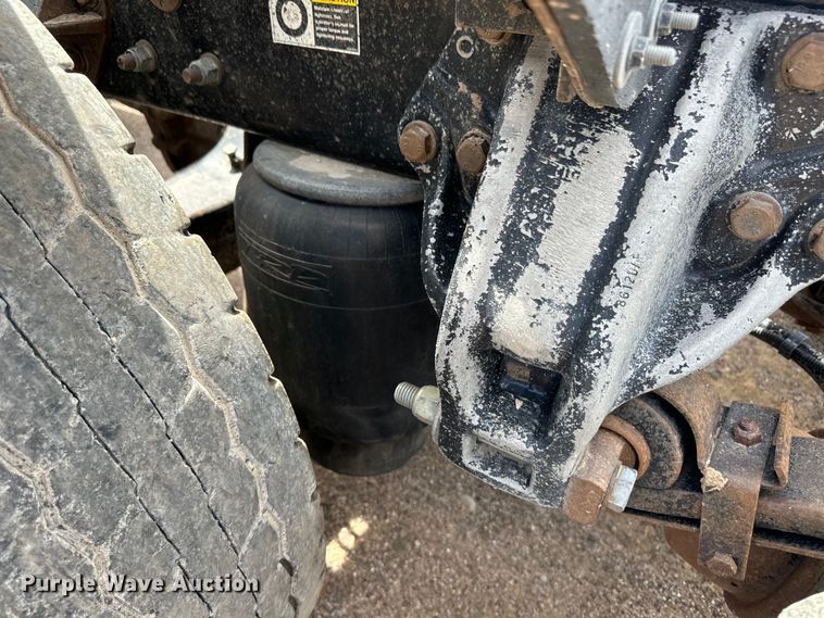 image for item OI9080 2013 Kenworth T800 semi truck