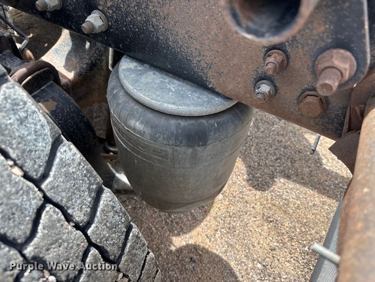 image for item OI9080 2013 Kenworth T800 semi truck