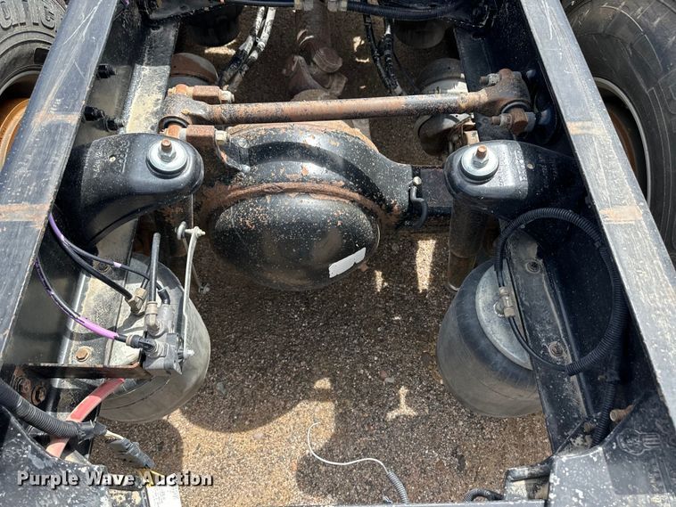 image for item OI9080 2013 Kenworth T800 semi truck