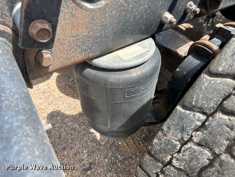 image for item OI9080 2013 Kenworth T800 semi truck