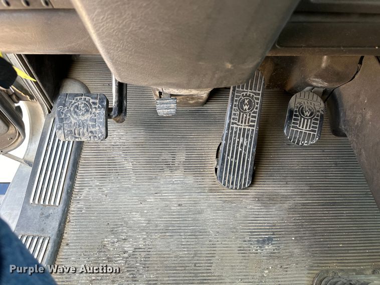 image for item OI9080 2013 Kenworth T800 semi truck