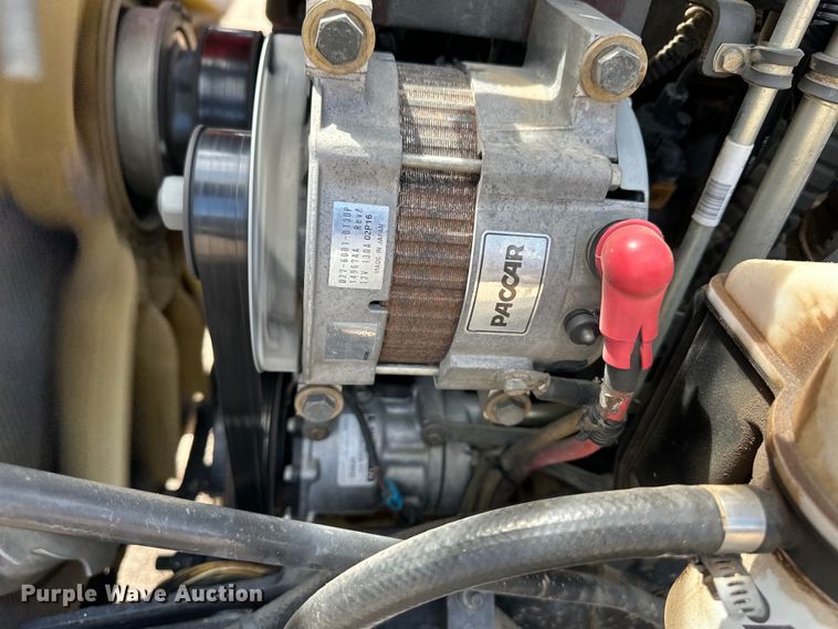 image for item OI9080 2013 Kenworth T800 semi truck