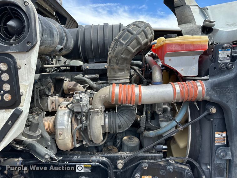 image for item OI9080 2013 Kenworth T800 semi truck