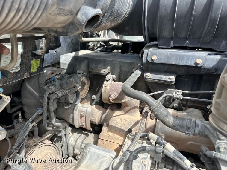 image for item OI9080 2013 Kenworth T800 semi truck