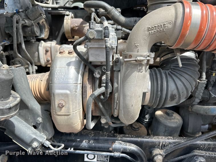 image for item OI9080 2013 Kenworth T800 semi truck