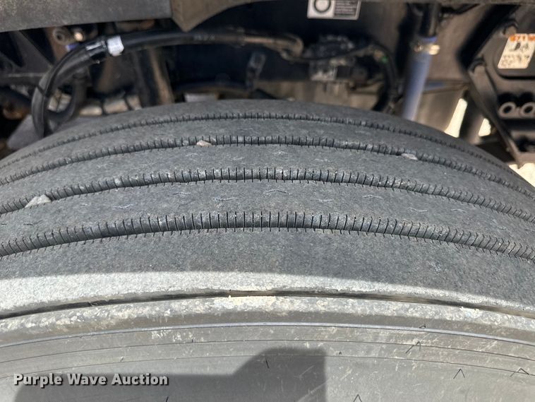 image for item OI9080 2013 Kenworth T800 semi truck