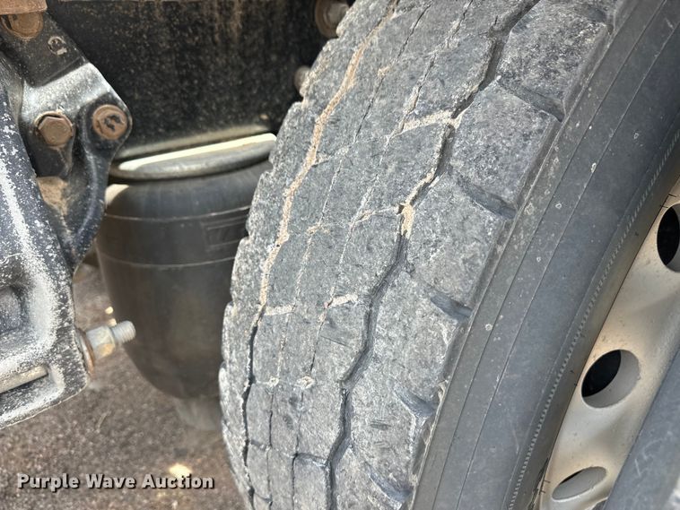 image for item OI9080 2013 Kenworth T800 semi truck