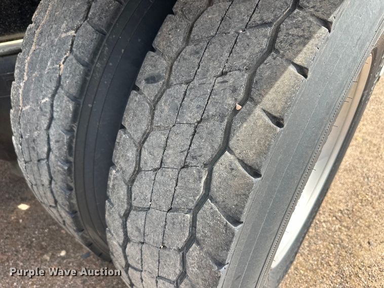 image for item OI9080 2013 Kenworth T800 semi truck