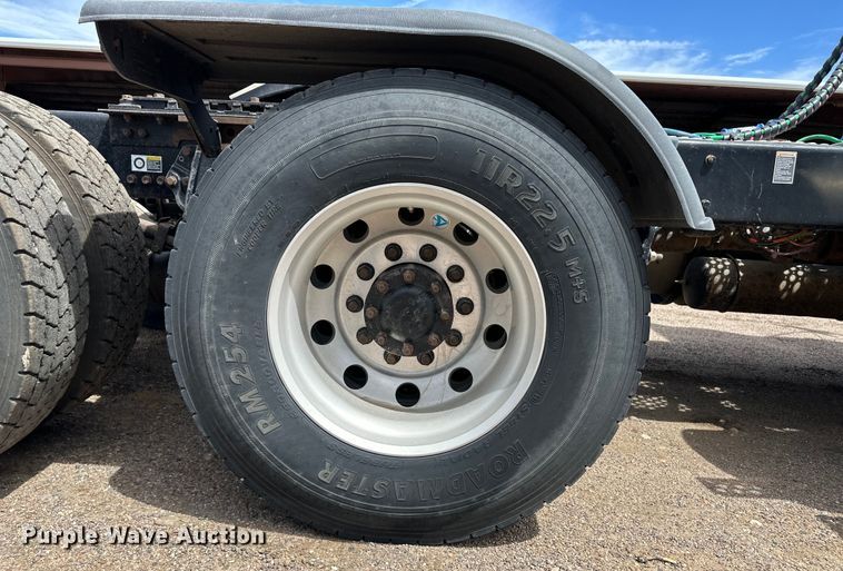 image for item OI9080 2013 Kenworth T800 semi truck