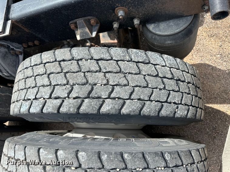 image for item OI9080 2013 Kenworth T800 semi truck