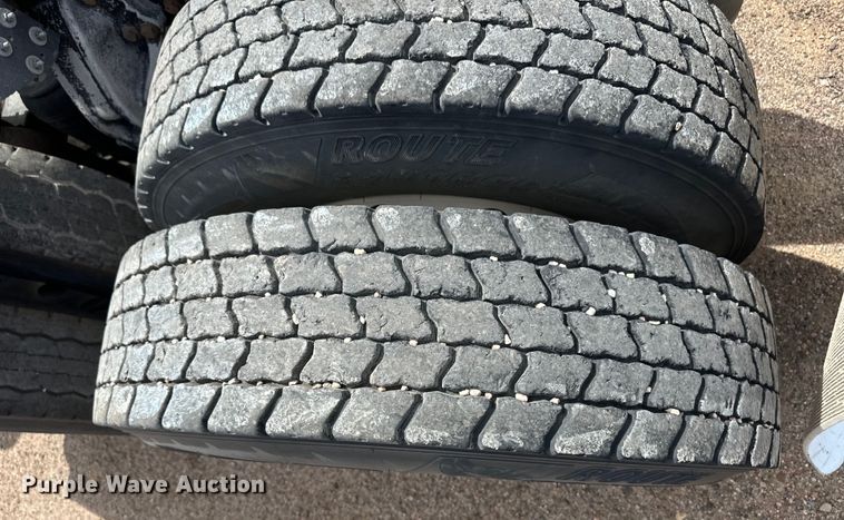 image for item OI9080 2013 Kenworth T800 semi truck