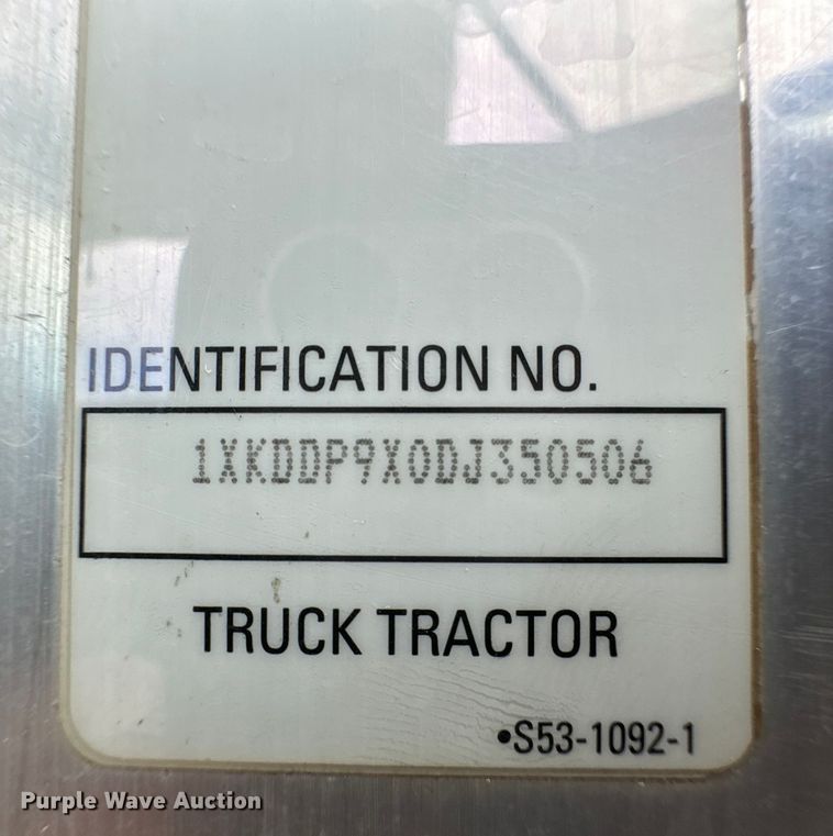 image for item OI9080 2013 Kenworth T800 semi truck